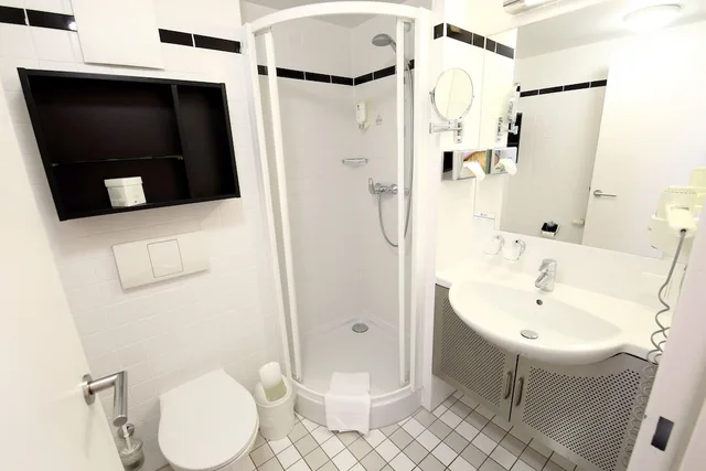 غرفة قياسية بسريرين منفصلين، Rugs Hotel Am Schlosspark Lichtenwalde 3/3