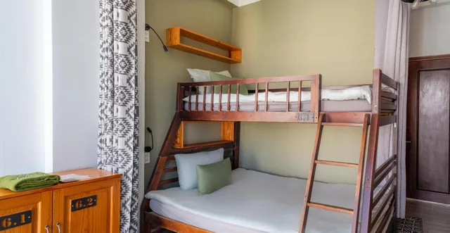 سكن مشترك للرجال، Pi Hostel 3/3