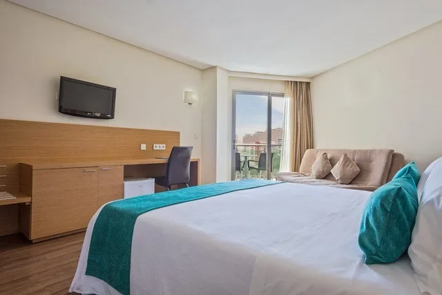 غرفة ديلوكس بسرير كوين بإطلالة جزئية على البحر، Cullera Holiday 5/10