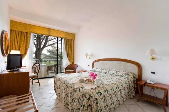 غرفة بسرير مزدوج أو سريرين منفصلين بشرفة، Hotel Sierra Silvana 1/1