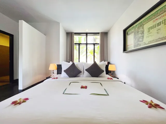 غرفة ديلوكس بسرير كينج بإطلالة على المسبح بشرفة، The Bliss Angkor 7/10