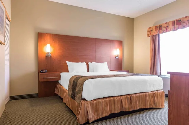 جناح بسرير كينج، Quality Inn & Suites Hawkesbury 2/4