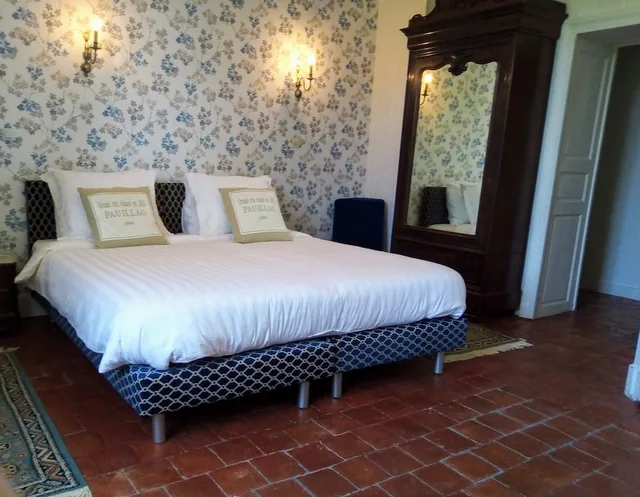 Room, King Bed, Garden View, Pool Side، Chateau Latour 2/5