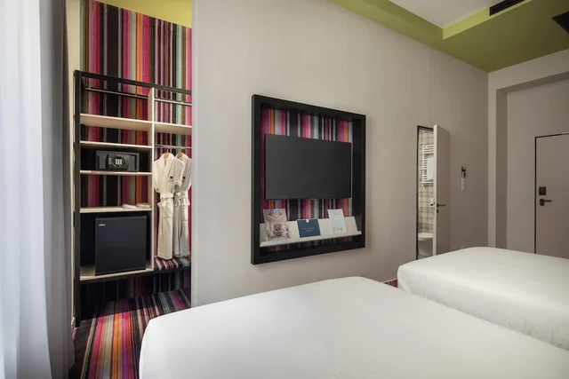 Funky, 2 Double Beds، Mamaison Vibe hotel Downtown Budapest 1/7
