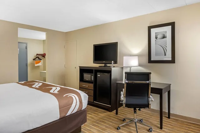 غرفة قياسية بسرير كينج، Quality Inn & Suites Ruther Glen 7/8
