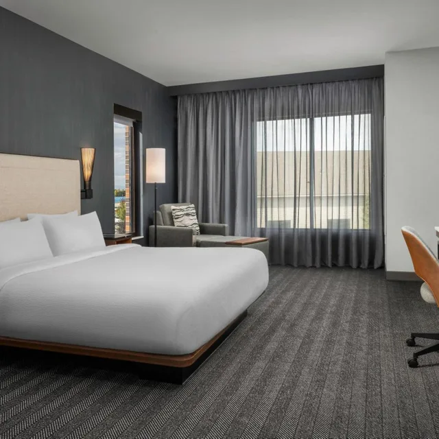 Standard, King Bed, Sofa, Bathtub, Accessible, Courtyard by Marriott Bozeman 2/8