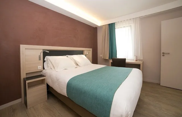 غرفة بريستيج بسرير مزدوج، Hotel de La Louee 2/2