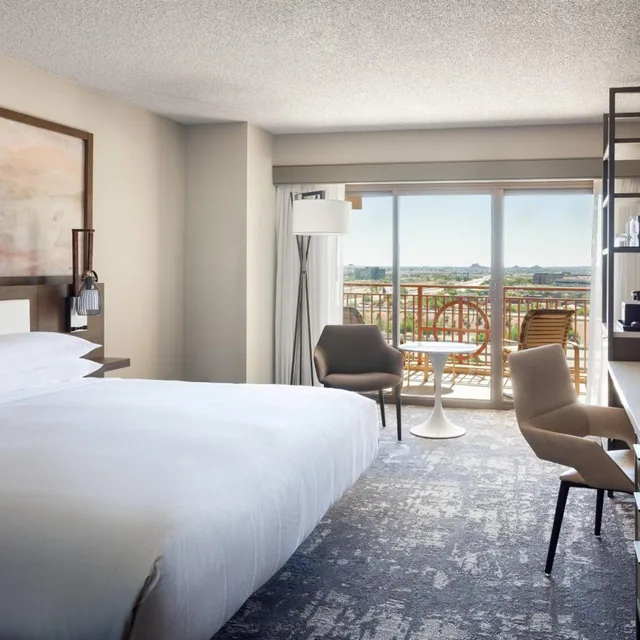 Guest Room, King Bed, Balcony, Phoenix Airport Marriott 2/17