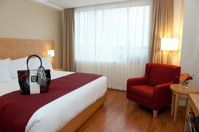 غرفة قياسية بسرير كينج، The Holman Grand Hotel 4/7