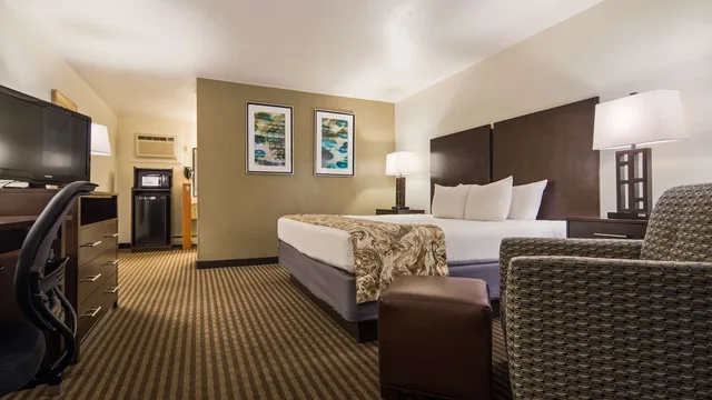 غرفة بسرير كينج لذوي الإعاقة، Baymont by Wyndham Durango 1/1