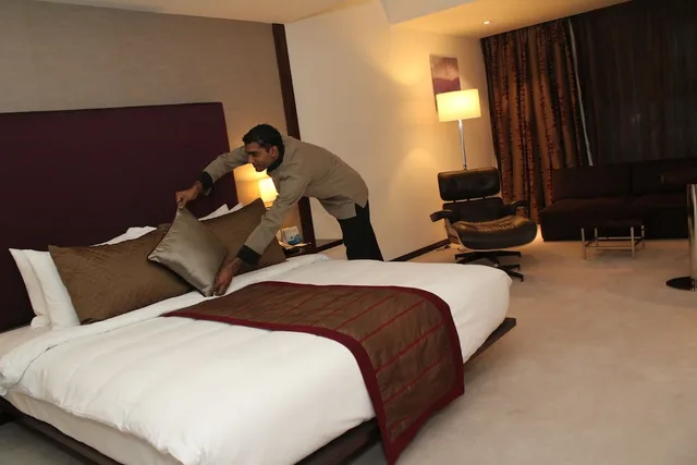 غرفة بزنس، Radisson Blu Plaza Hotel Hyderabad Banjara Hills 3/6