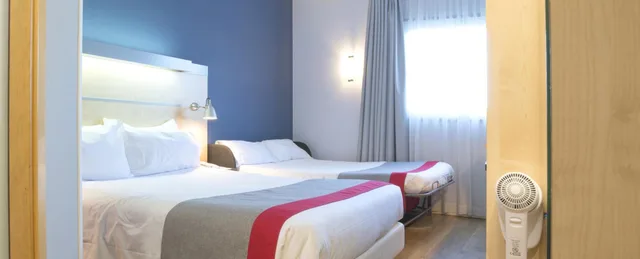 غرفة بسرير كوين مع أريكة، Taj Dubai 6/10