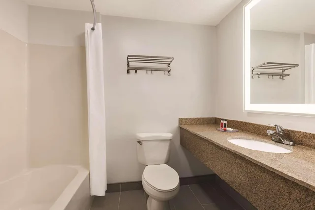 جناح بسرير كينج، Country Inn & Suites by Radisson, Panama City, FL 3/3