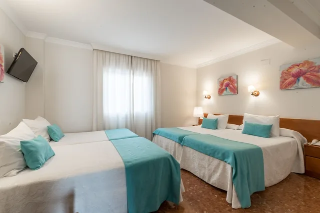 غرفة رباعية بأربعة أسرّة، Hotel Romerito 2/4
