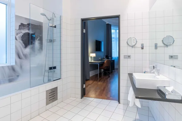 جناح جونيور، Radisson Blu 1919 Hotel Reykjavik 7/10