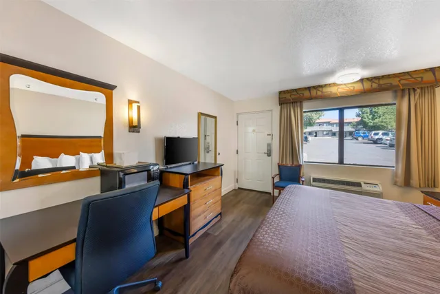 غرفة بسرير كينج، Rodeway Inn At Nevada State Capitol 4/5