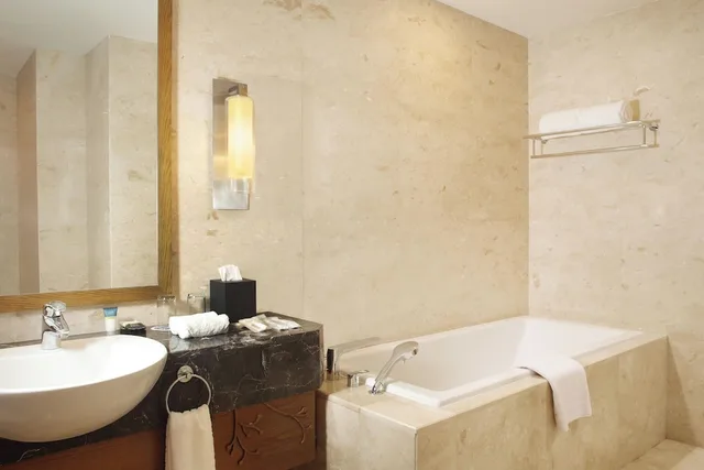 جناح بريميير بسرير كينج بإطلالة على البحر، FOUR POINTS BY SHERATON MANADO 4/5