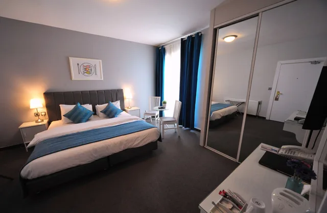 غرفة ديلوكس بسريرين كينج بغرفة نوم واحدة بحمام خاص، THE CONROY BOUTIQUE HOTEL 5/6