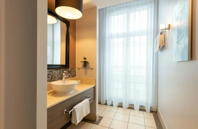 جناح جونيور بسرير كوين، Leonardo Royal Hotel Berlin Alexanderplatz 4/4