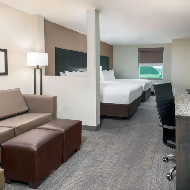 Suite, 2 Queen Beds, Coral Pointe Sarasota, an Ascend Collection Hotel 1/3