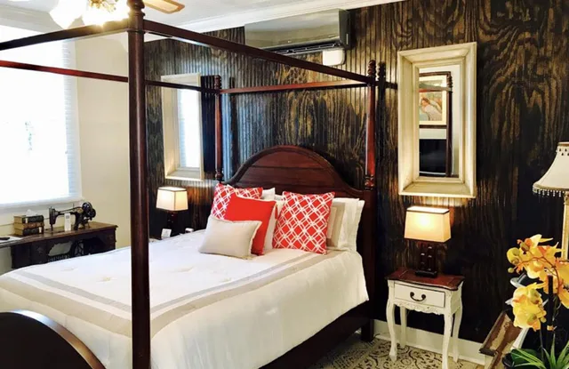 Room, Queen Bed, Murphy Bed, Ye Kendall Inn 1/2