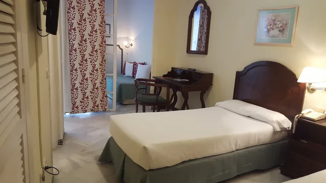 غرفة قياسية ثلاثية، Hotel Abril 2/5