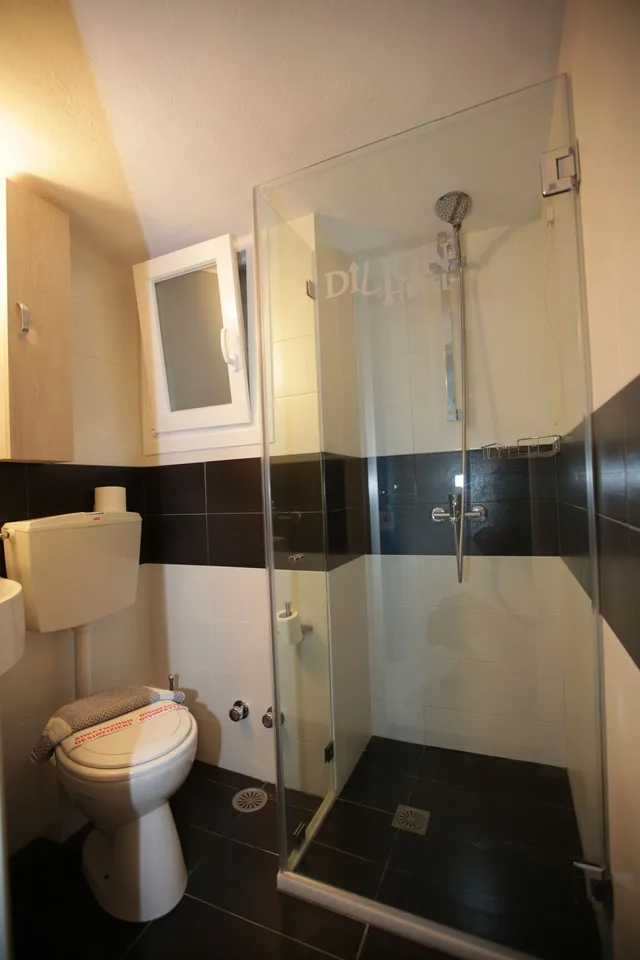 غرفة سوبيريور ثلاثية بسرير مزدوج وسرير فردي، DILION HOTEL 5/5