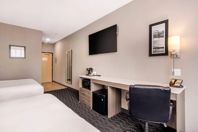 غرفة قياسية بسريرين كوين، Comfort Inn and Suites North Battleford, SK 7/10