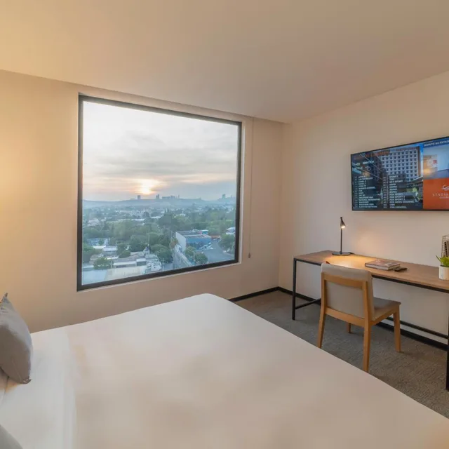 غرفة ديلوكس بسرير كينج، Stadia Suites Queretaro 4/6