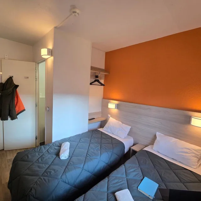غرفة بسريرين منفصلين، Hotel Premiere Classe Lyon East - Beynost 4/10