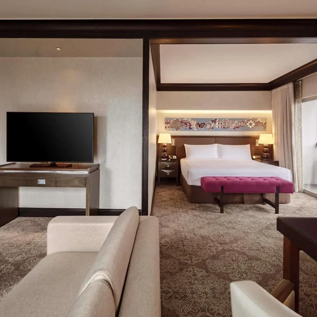 Signature, Suite, King Bed, Pool or City View, 2 Balconies, Corner، Fairmont Singapore 4/6