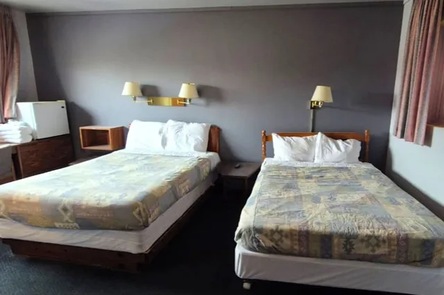 غرفة بسريرين كوين، Capital O Swan Inn Comstock Park 2/7