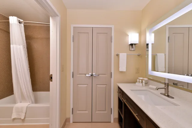 جناح بسرير كينج بغرفة نوم واحدة، Homewood Suites by Hilton Houma LA 4/7