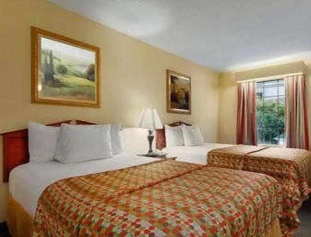 غرفة قياسية بسرير كينج، Baymont by Wyndham Dublin 1/6