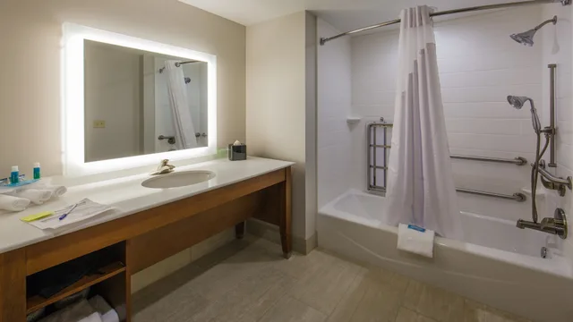 جناح بسرير كينج لذوي الإعاقة، Holiday Inn Express Gatlinburg Downtown 9/10