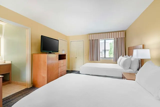 غرفة بسريرين مزدوجين، Best Western Inn & Suites Rutland-Killington 3/6