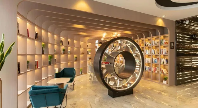 Elegant, Queen Bed, Attic، Atour Hotel Nanjing Zhushan Road Metro Station 1/1