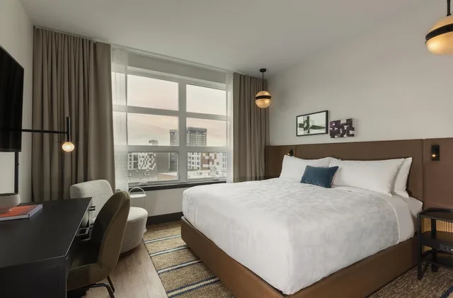 Urban, King Bed, Kissel Uptown Oakland, in the Unbound Collection by Hyatt 2/8