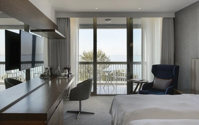 غرفة بريميوم بسريرين منفصلين بإطلالة على البحر، Makedonia Palace, WorldHotels Luxury 2/4