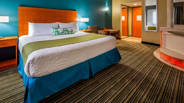 غرفة بسرير كينج، Best Western Warren Hotel 1/3