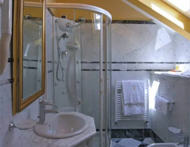 جناح جونيور بسريرين منفصلين بإطلالة على البحيرة، Hotel Cannobio 1/1