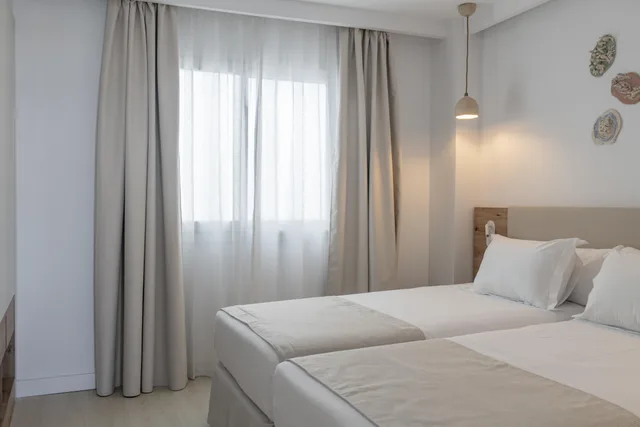 2 Bedrooms, Suite, Balcony or Terrace, Pool Access، Suites Roc Portonova 1/3