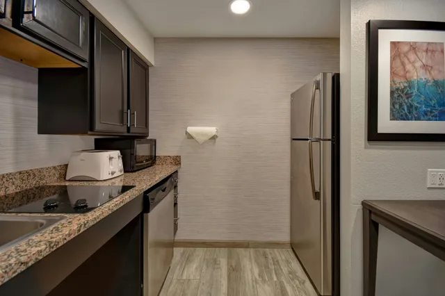 استوديو بسرير كينج لذوي الإعاقة، Homewood Suites by Hilton Edgewater-NYC Area 3/3