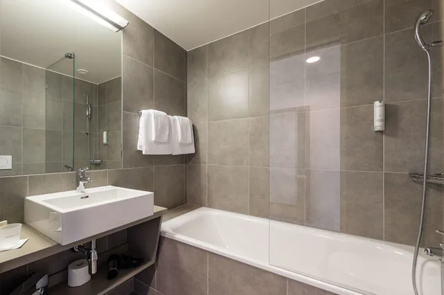 غرفة سوبيريور بسرير كوين، Lake Geneva Hotel 4/4