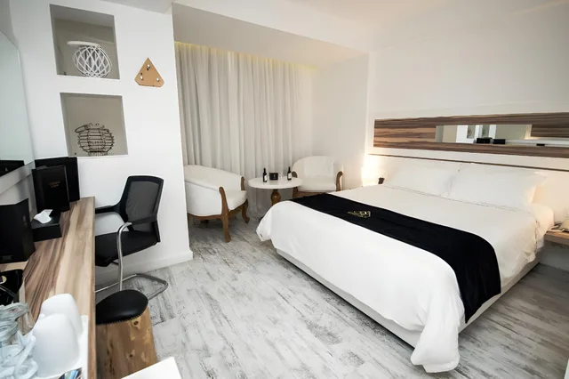 غرفة مفردة بسرير كوين، The Ciao Stelio Deluxe Hotel - Adults Only 1/2