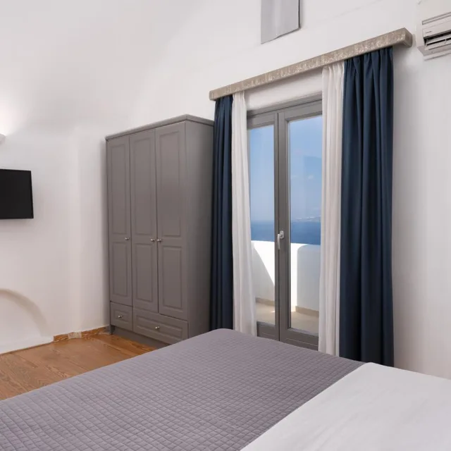 Serenity, Garden, Villa, Caldera View, Private Garden, Hot Tub، Santorini Princess Presidential Suites 10/10