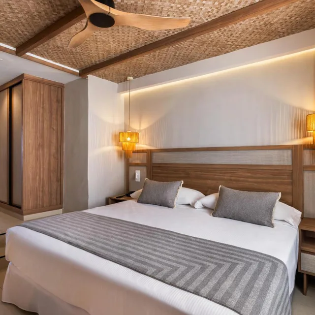 بنغل، Hotel Riu Palace La Mola 3/10