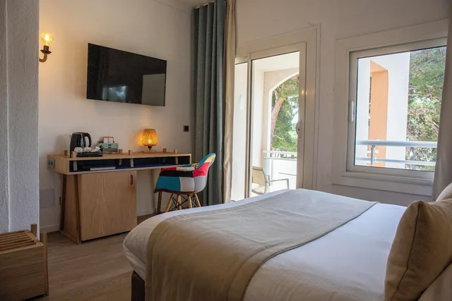 غرفة بسرير مزدوج بإطلالة على البحر، Grand Hotel Du Lido 2/9