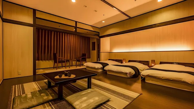 غرفة غربية قياسية ثلاثية بثلاثة أسرّة بحوض استحمام، Ooedo Onsen Monogatari Premium Seiunkaku 1/1
