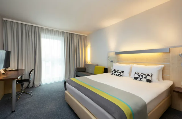 غرفة بسرير كوين مع أريكة، HOLIDAY INN EXPRESS NURNBERG SCHWABACH 1/6